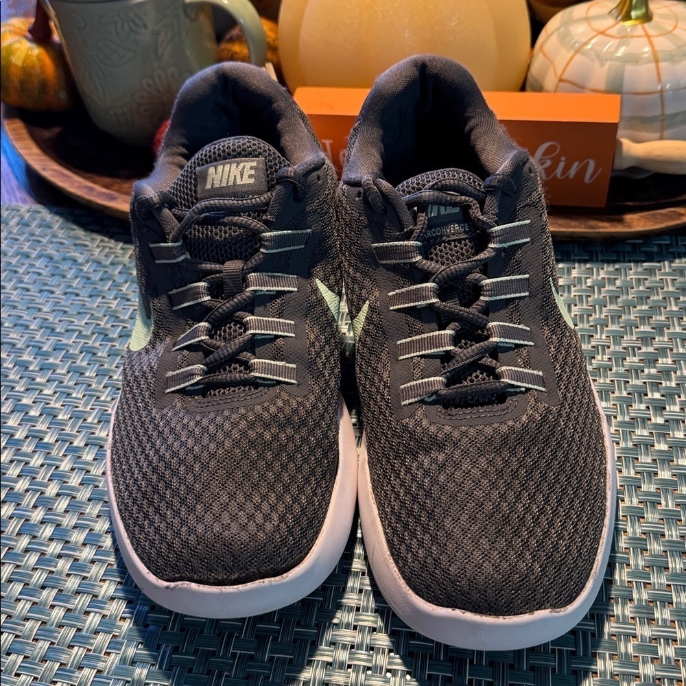 Nike Lunar Converge Women’s Running Shoes - Size 8